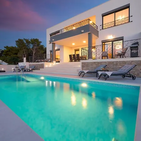 Katarina With Heated Pool, Sea View Willa *