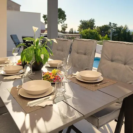 Katarina With Heated Pool, Sea View Willa