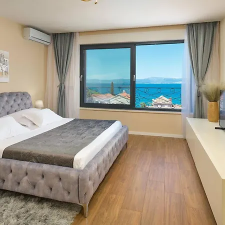 Willa Katarina With Heated Pool, Sea View
