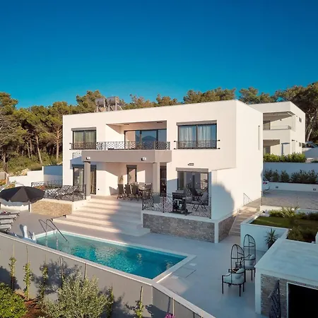 Katarina With Heated Pool, Sea View Willa *