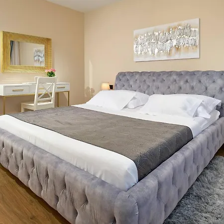Katarina With Heated Pool, Sea View Sutivan
