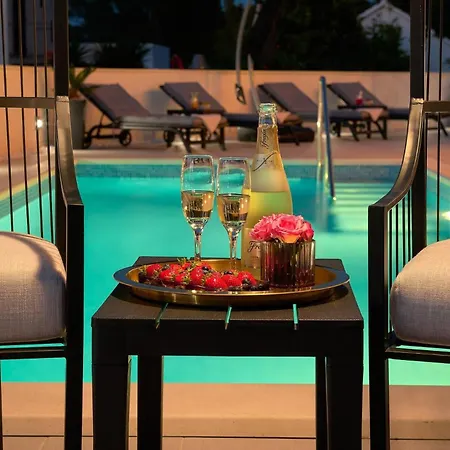 Katarina With Heated Pool, Sea View Willa *