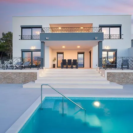 Willa Katarina With Heated Pool, Sea View