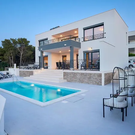 Katarina With Heated Pool, Sea View