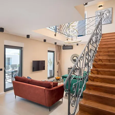 Willa Katarina With Heated Pool, Sea View *